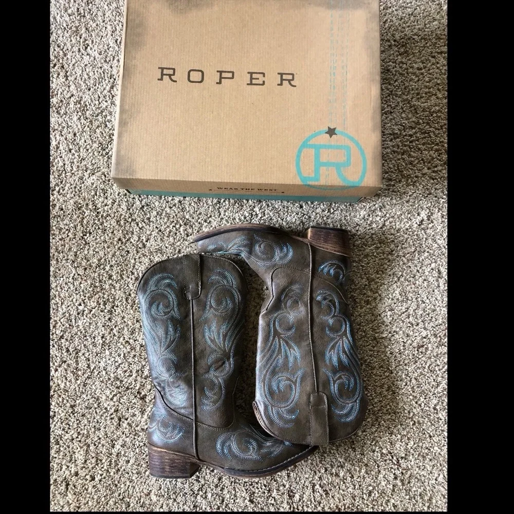 Roper Riley Brown Snip Toe Boots - Picture 2 of 8
